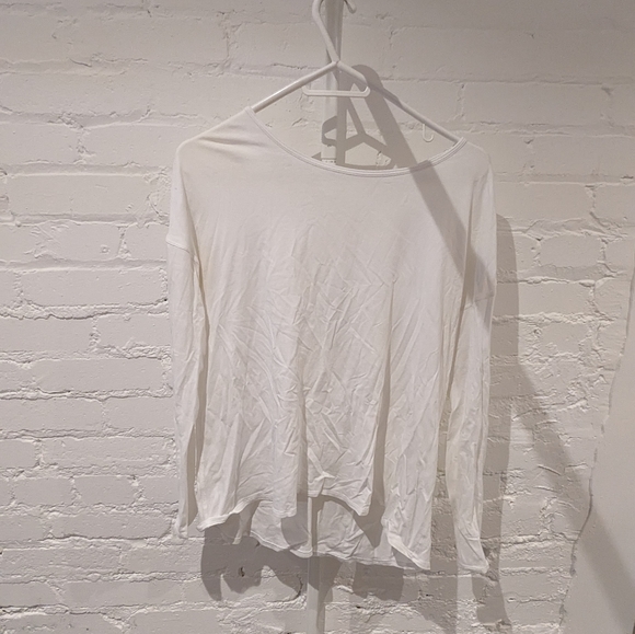 3/$30 Lululemon long sleeve open back tee - Picture 1 of 4